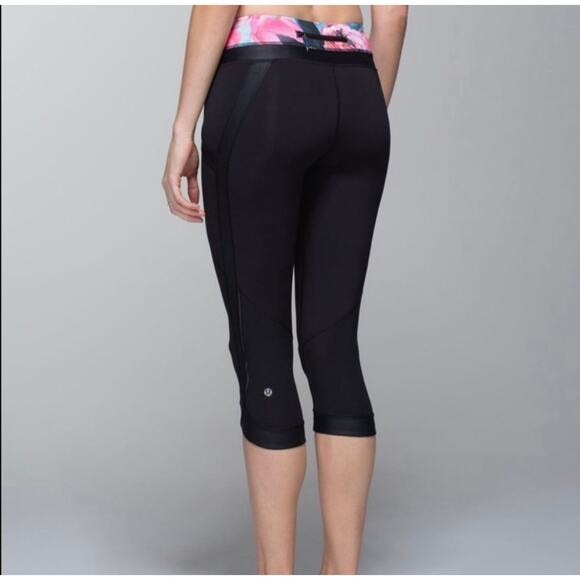 Lululemon Chase Me Crop II Secret Garden Black Leggings Size 6 - Picture 2 of 12